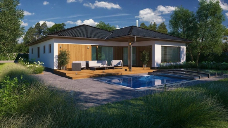 Moderní dřevostavba bungalov s bazénem v zeleném prostředí.