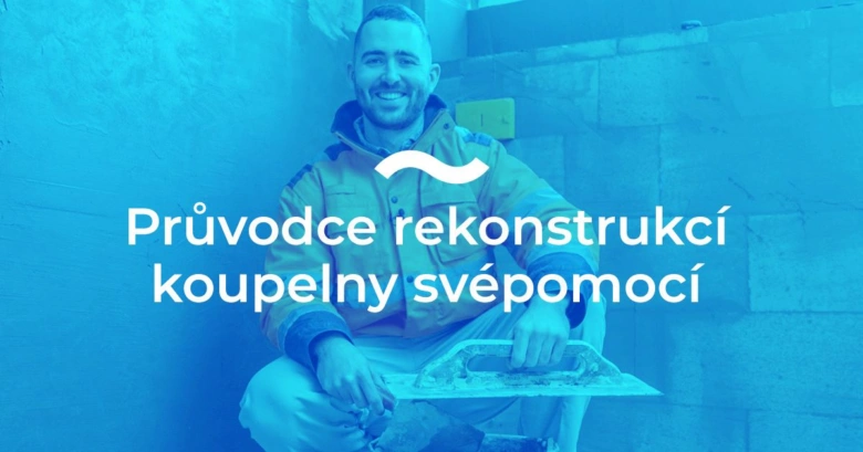 Muž opravuje koupelnovou zeď s nástrojem pro vlastní rekonstrukci.