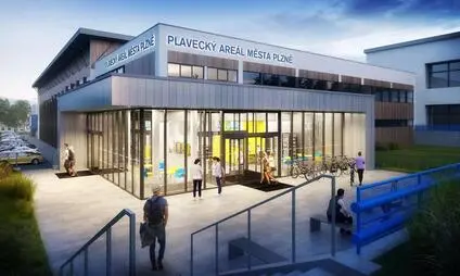 Vstup do plaveckého areálu města Plzně s moderní fasádou a venkovním posezením.