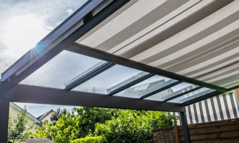Pergolová střecha s rolojící clonou pro montáž