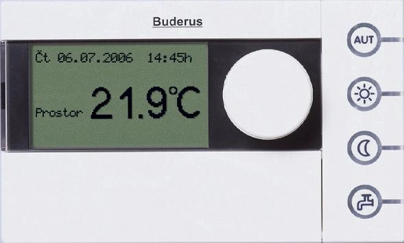 Digitální termostat ukazující teplotu v interiéru paneláku.