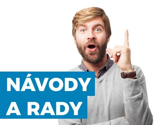 Muž ukazující nahoru s nápisem nápady a rady.