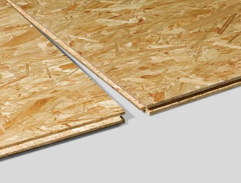 Dvě desky OSB jako stavební materiál pro dřevostavby.