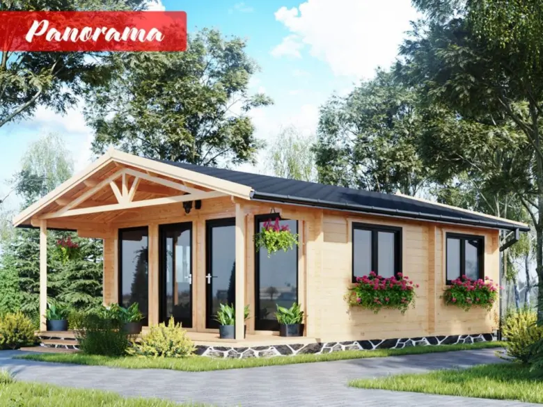 Moderní dřevěný montovaný dům s velkými okny v zeleném prostředí.
