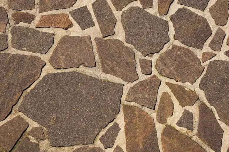 Kamenné dlaždice pro podlahu pod pergolu.