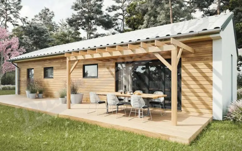 Moderní dřevostavba bungalov s terasou a zahradním jídelním setem.