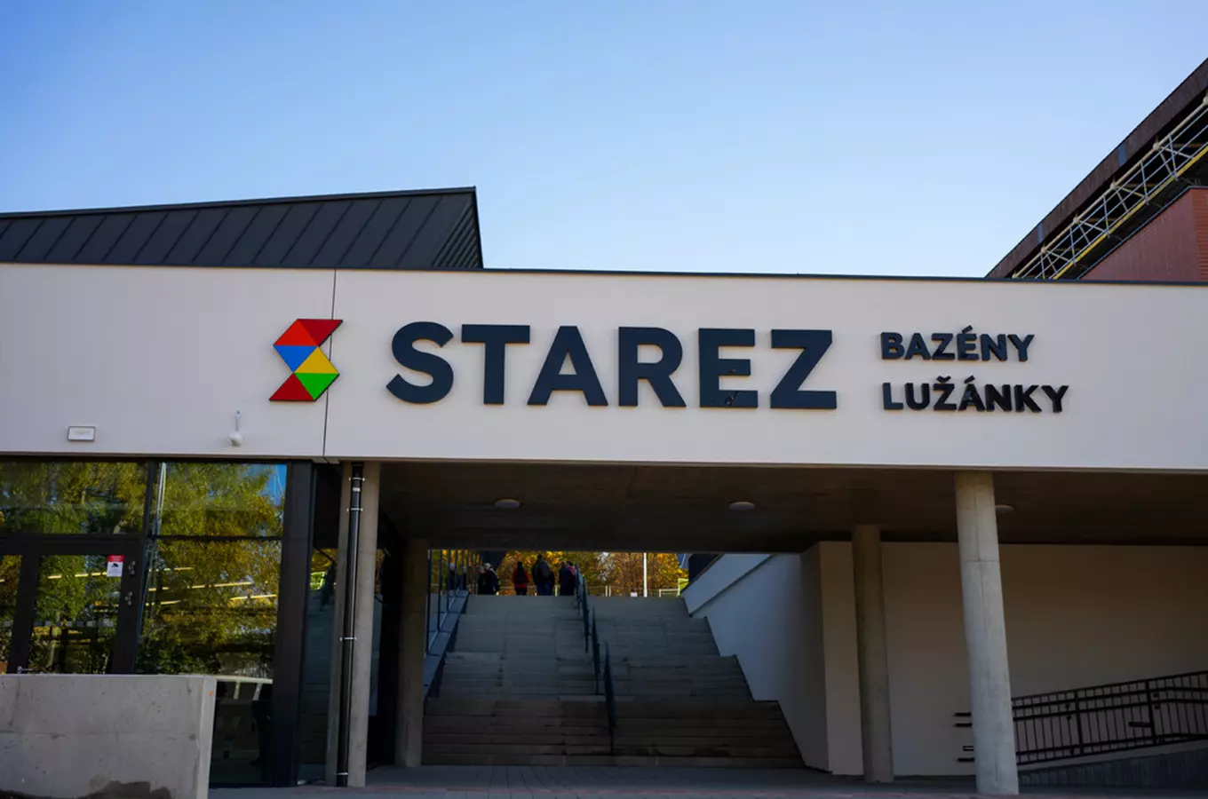 Vstup do plaveckého bazénu Starez v Lužánkách Brno.