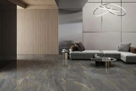 Moderní obývací pokoj s dlažbou imitující mramor na podlaze.