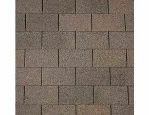 Detailní pohled na asfaltové střešní šindele s granulovanou povrchovou úpravou.