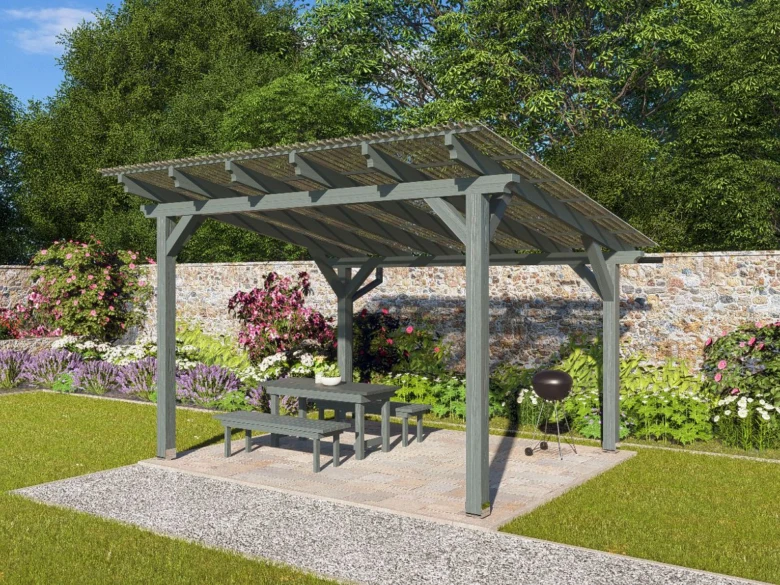 Malá jednoduchá dřevěná pergola na zahradě s lavičkou.