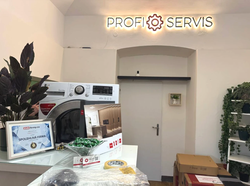 Vnitřek servisu praček s značkou PROFI SERVIS v Brně